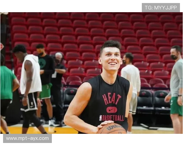 希罗季后赛强势爆发引领球队逆袭,展现巨星潜质 希罗季后赛强势爆发引领球队逆袭,展现巨星潜质